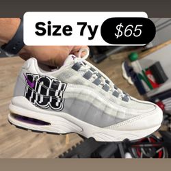 Nike Air max Size 7y