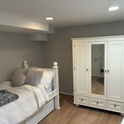 Pottery Barn Twin Bed With Trundle And Armoire 