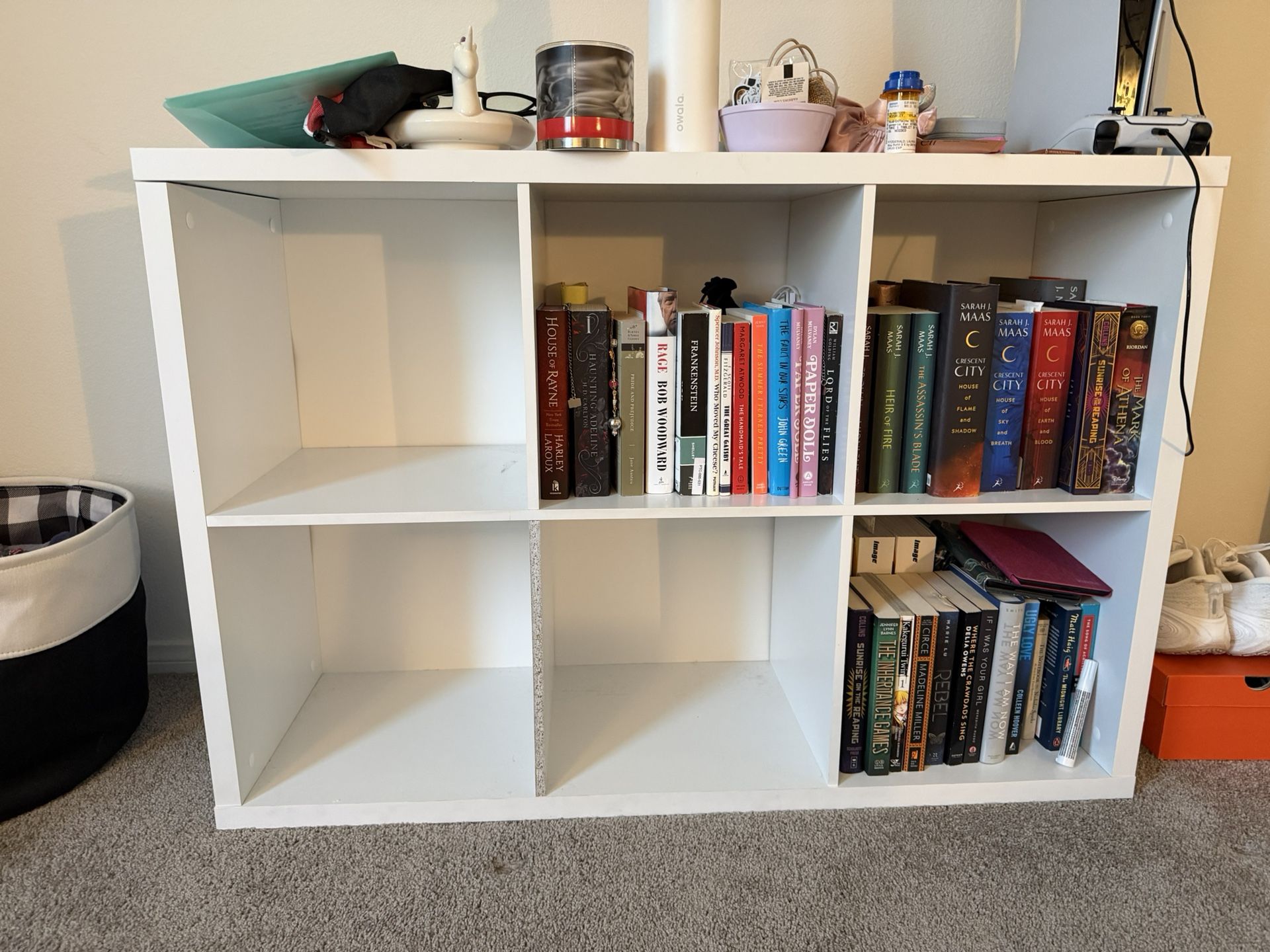 Bookcase/shelving