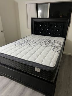Queen Size Mattress Pillow Top New Bedframe sold separately