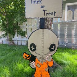 “Trick or Treat” sign w/ Sam Yard decoration