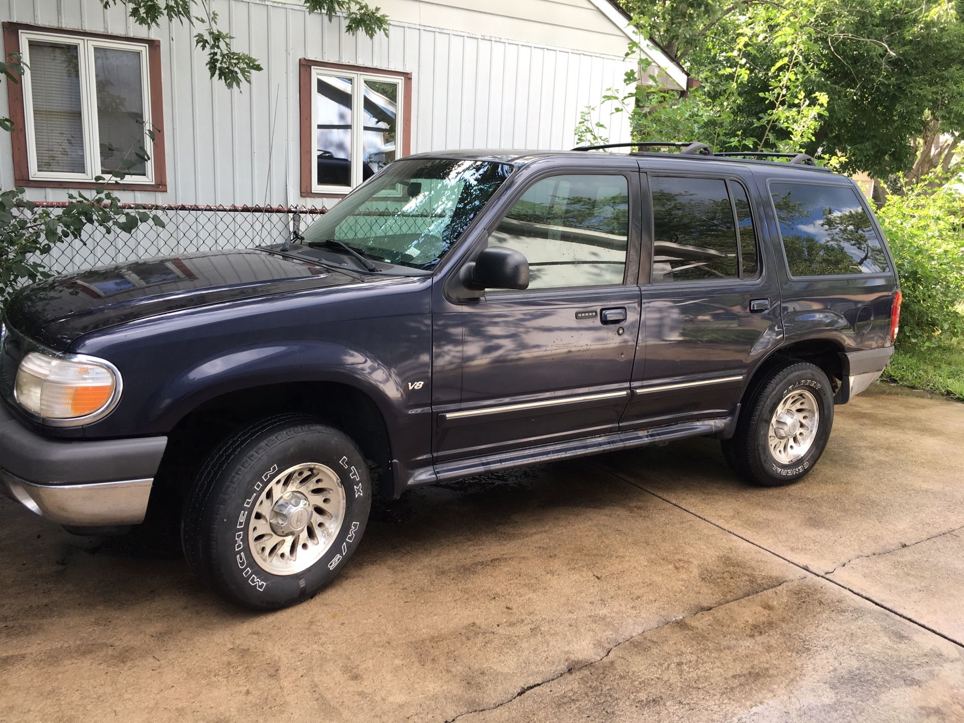 2000 Ford Explorer