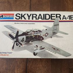 Monogram Skyraider A-1E 6807 Model Kit