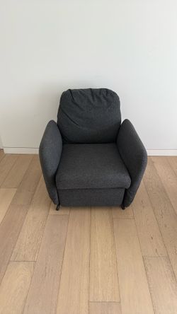 Modern Gray Recliner – Excellent Condition