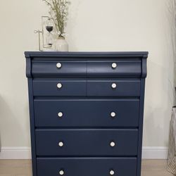 🚨🚨BEAUTIFUL NAVAL BLUE CHEST🚨🚨