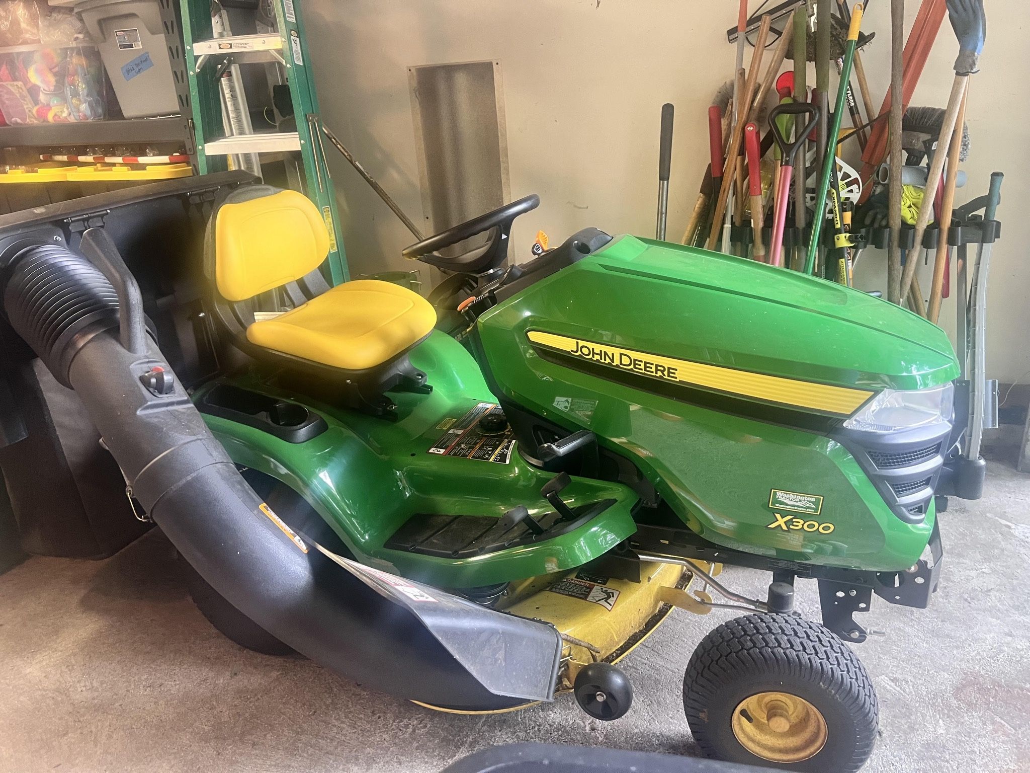 John Deere X300 Lawnmower 