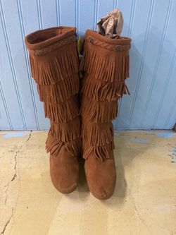 Minnetonka 5 Layer Fringe Boots Moccasins