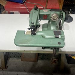 US Blind Stitch Machine. Model: 718-2 