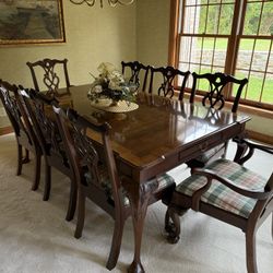 HENREDON Rittenhouse Square Dining Table with Leaves and 8 Chairs