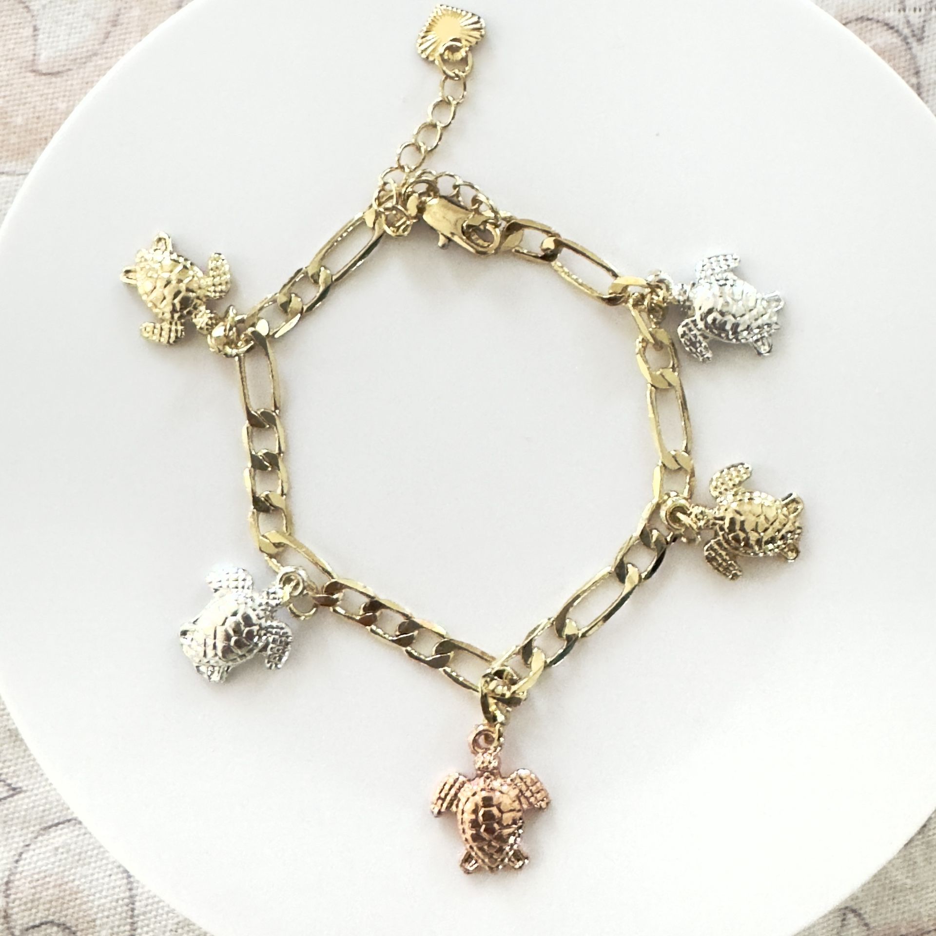 14K Gold Plated Turtle Charms Bracelet. New.