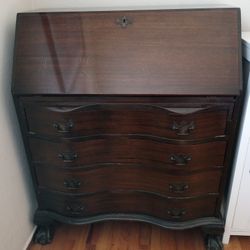 Secretariat Desk