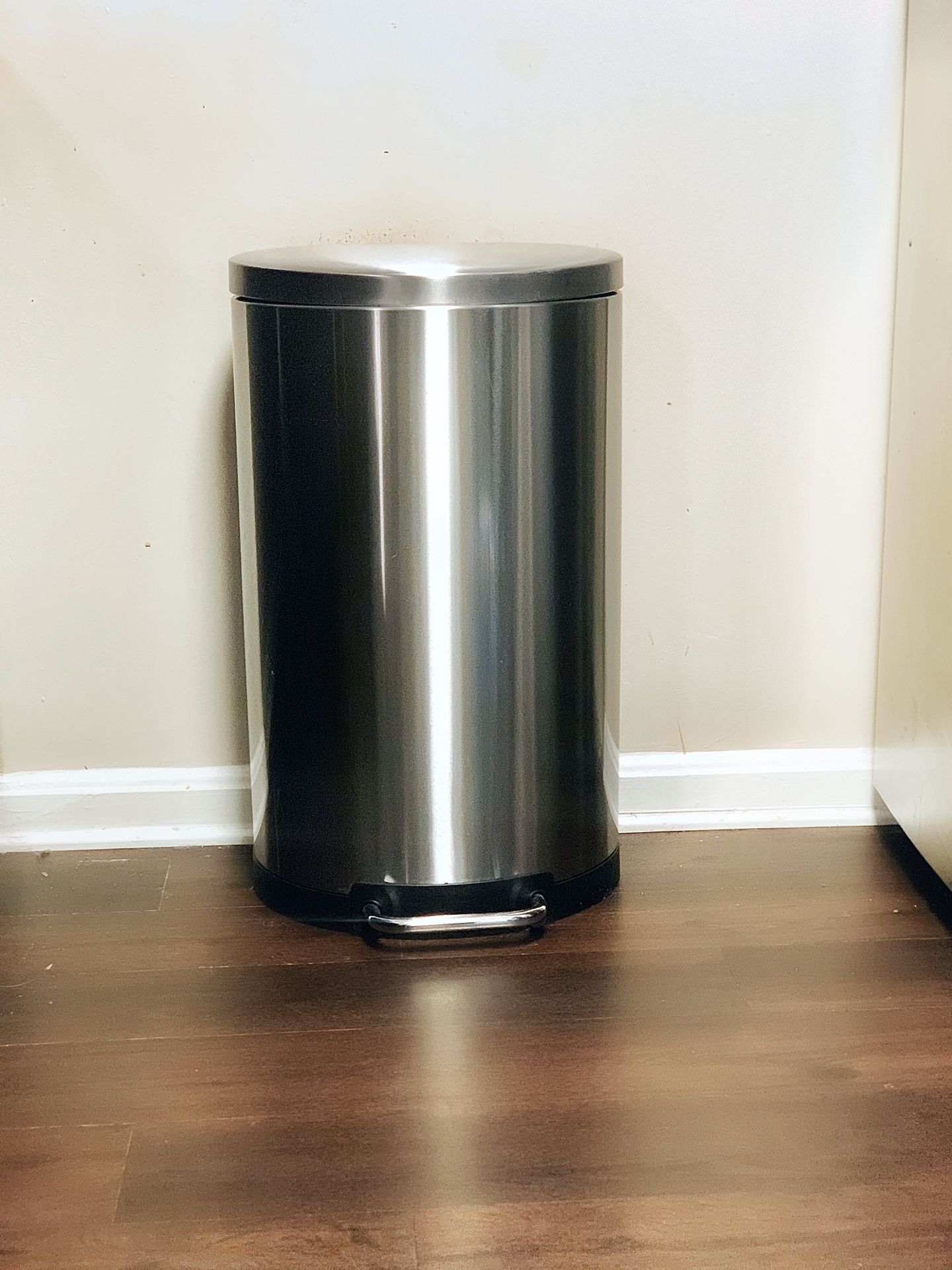 Stainless Steel Kitchen Trash Can with Steel Foot Pedal