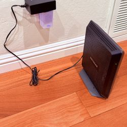 NETGEAR - Nighthawk AC1900 Router with DOCSIS 3.0 Cable Modem - Black