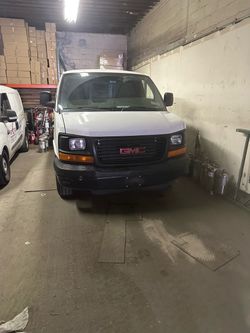 2011 GMC van 1500