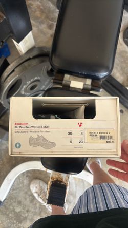 Brand new Women’s Mountain Biking shoe