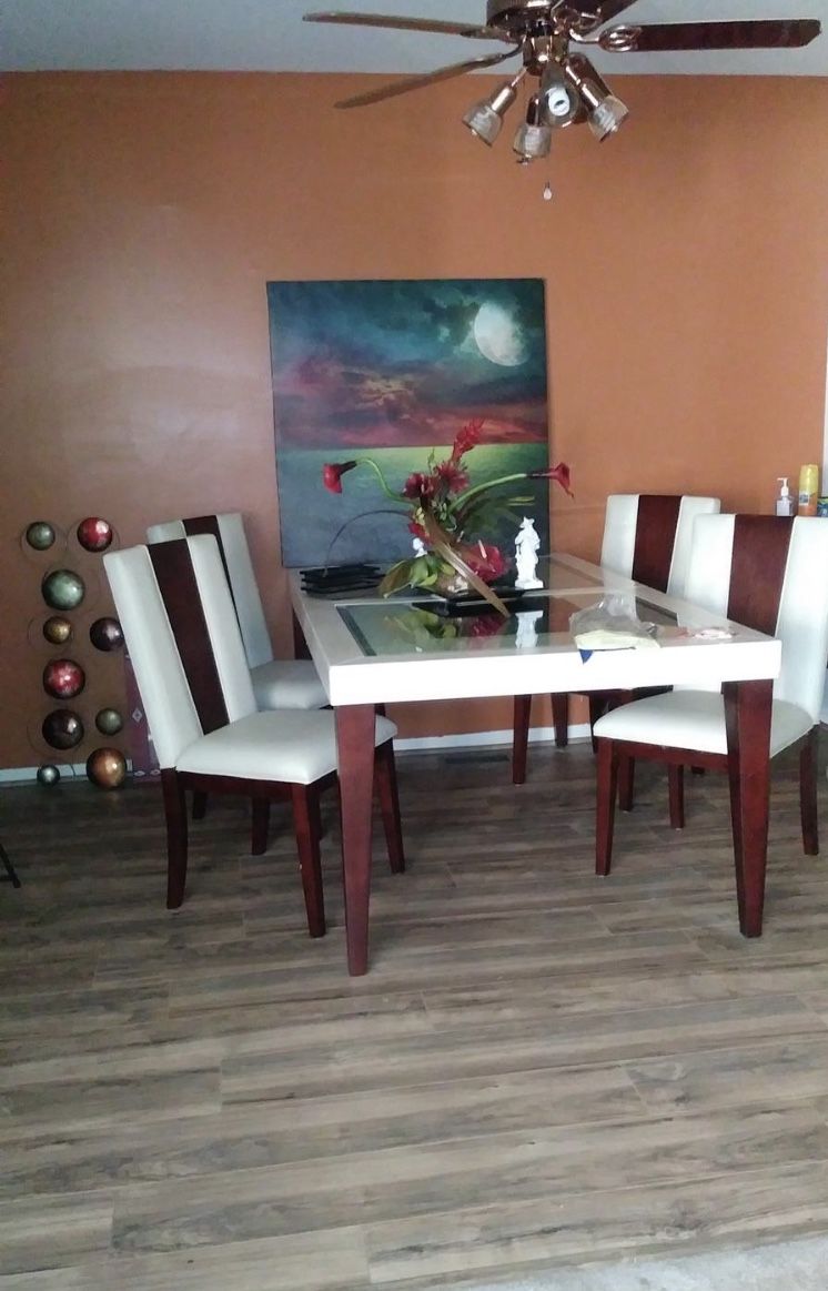 Zeno Dining Room Set