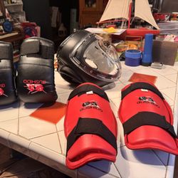 Bushido Sparring Helmet, Gloves, Shin Guards - Medium 