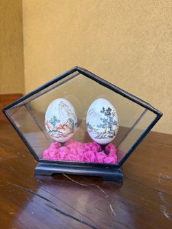 Vintage Chinese Handpainted Eggs In Display Case