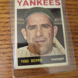 Yogi Berra Topps 