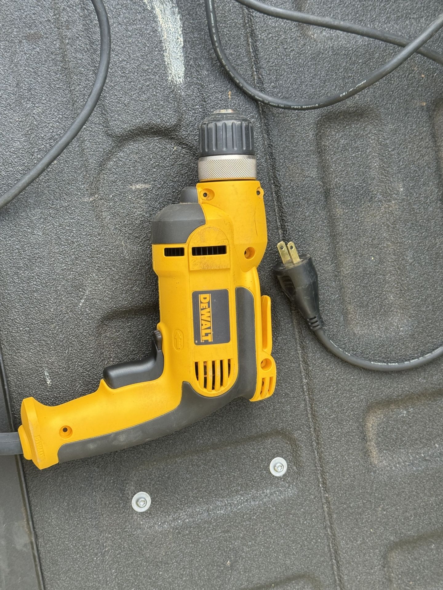 Dewalt 8 Amp Corded 3/8 In Chuck Drill