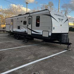 2019 Keystone 34ft 2slide out 2 bedroom, bunk house outdoor kitchen