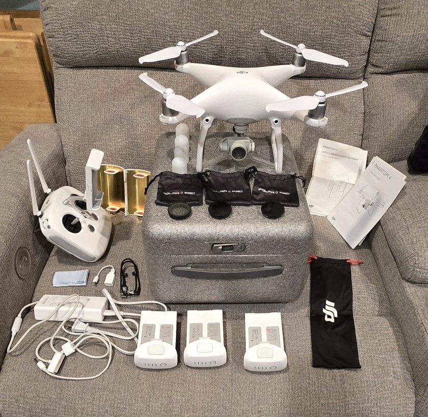 DJI Phantom 4 Quadcopter Drone w/accessories