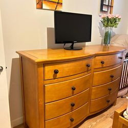 Dresser with 8 big drawers