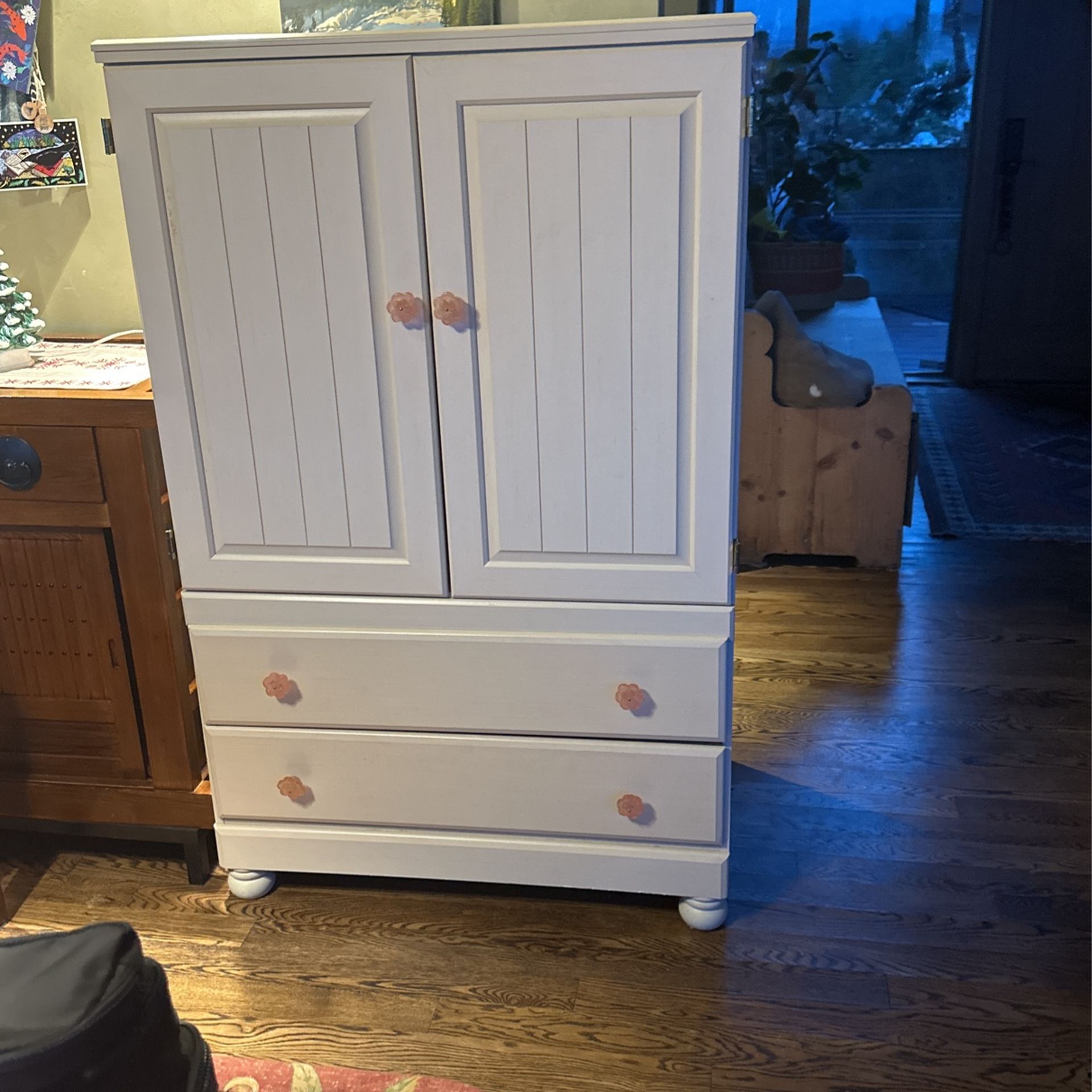 Ashley Furniture Cottage Retreat Door Chest