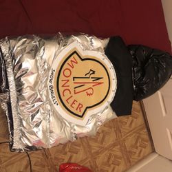 $1350 Moncler+Snow Angels Collab . Size Medium HMU 🤙🏾 