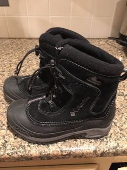 Boys Columbia snow boots size 3