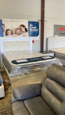 New queen size bed and Mattres free delivery 🚚