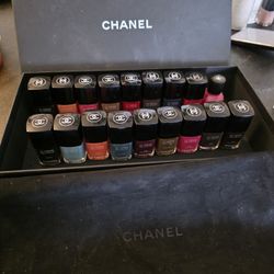 18 Chanel Le Vernis Long Wear Nail Colour Polish In Box And Chanel Pouch 