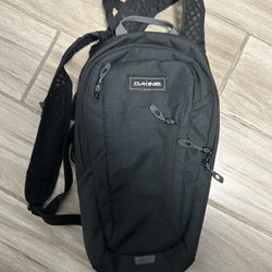 Dakine Shuttle 6L Hydration Backpack