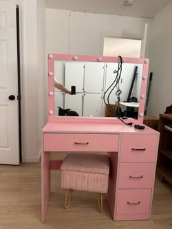 Vanity w/ stool