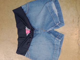 $5 maternity shorts good condition 🌞