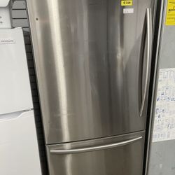 Hisense Bottom Freezer In Stainless Steel Coubter Depth Open Box 