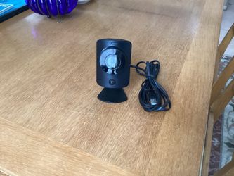 SimpliSafe Indoors wired security camera model SSCM1 WiFi