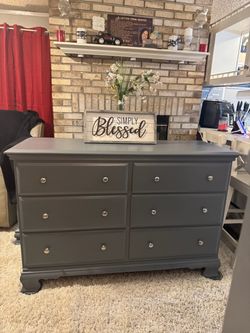 ✨✨BEAUTIFUL GRAY SOLID WOOD HEAVY 6 DRAWER DRESSER✨✨