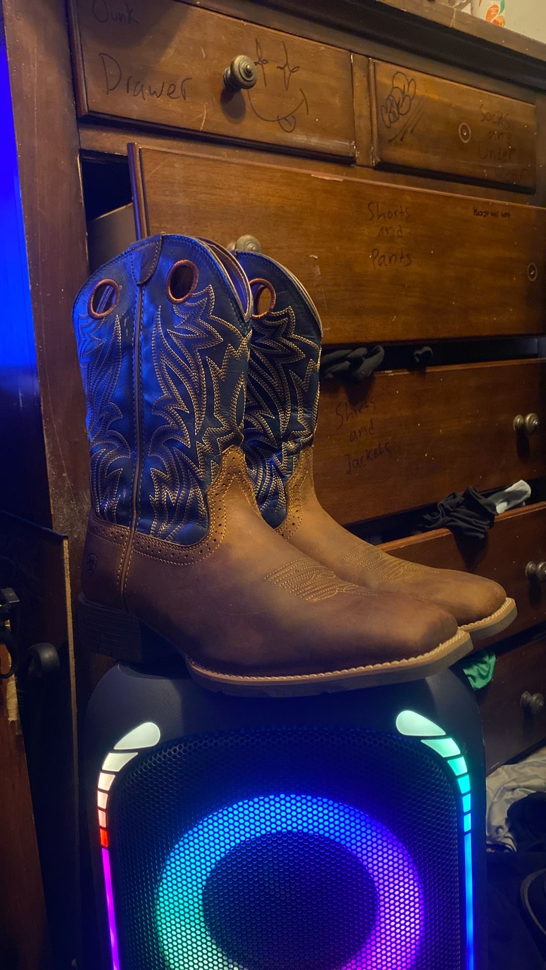 US 11EE Ariat Boots