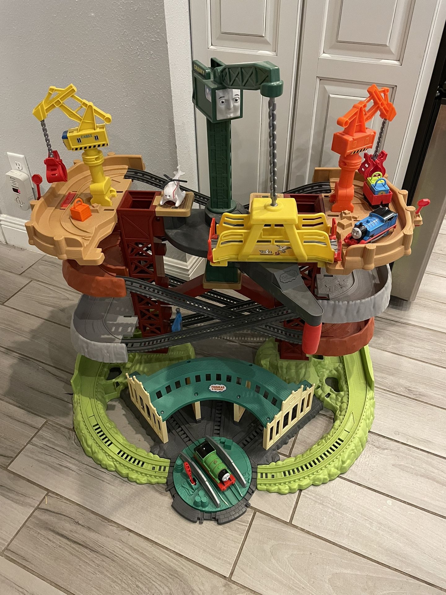 Thomas & Friends Multi-Level Track Set Trains & Cranes Super Tower With Thomas And Percy Engines