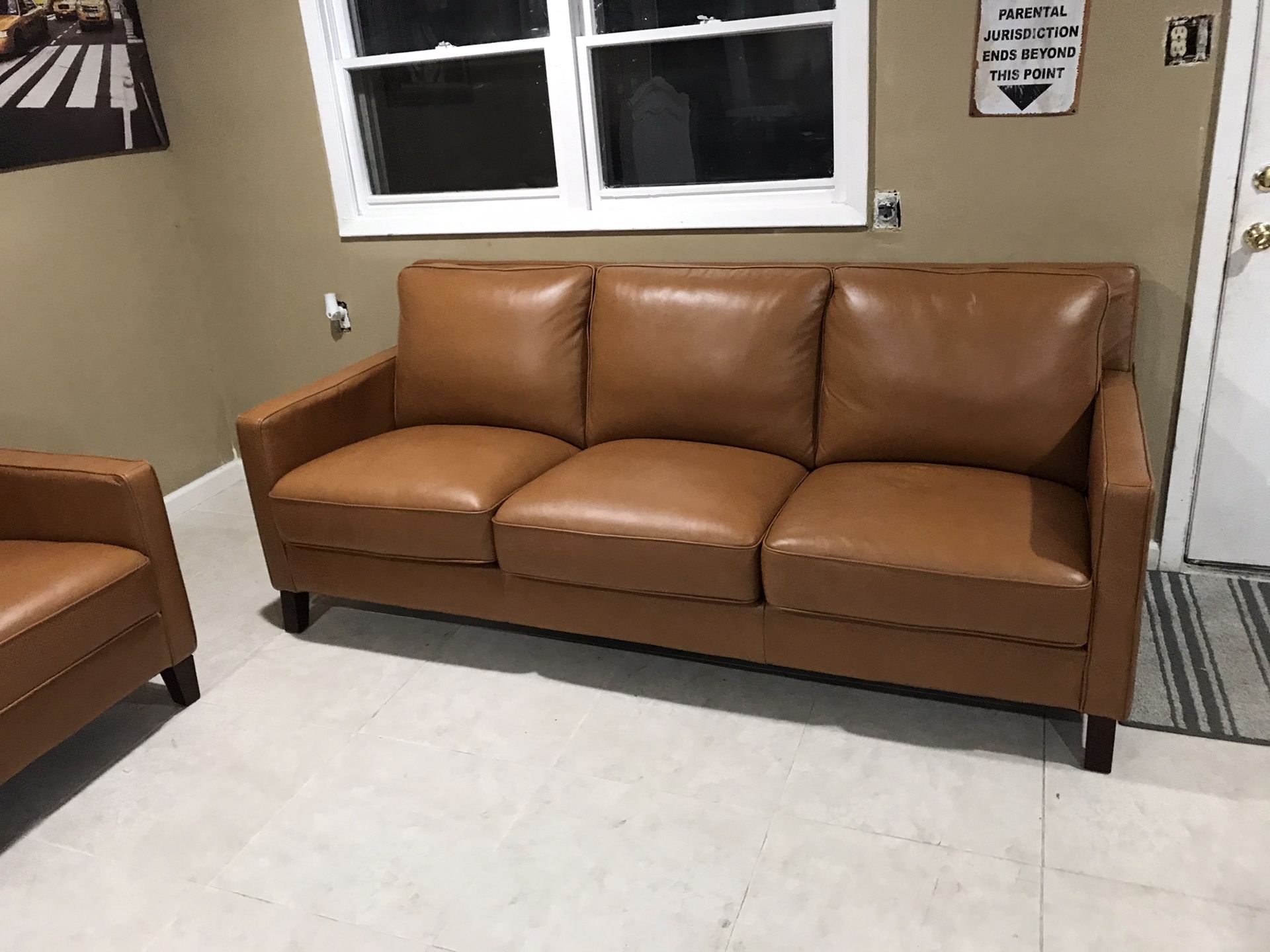 West park 2piece leather set sofa loveseats in great condition like