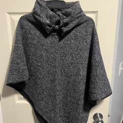 Sweater Cape - Gray And Black / One Size 