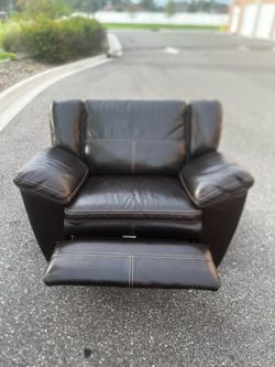 La-Z-Boy genuine leather oversized recliner minor cosmetic blemishes mainly scratches on the back. Works and clean location below  31705 CR 54,  Wesle