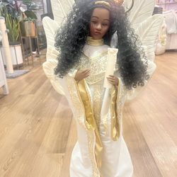 Animated figurines for holiday