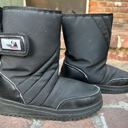 Rugged Exposure children’s black snow boots - size 13