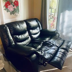 Black Reclining Loveseat – Good Condition 