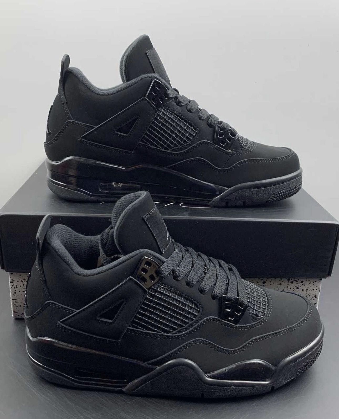 Black Cat Jordan 4