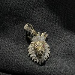 Vs2 Diamond 10k Gold Lion Pendant