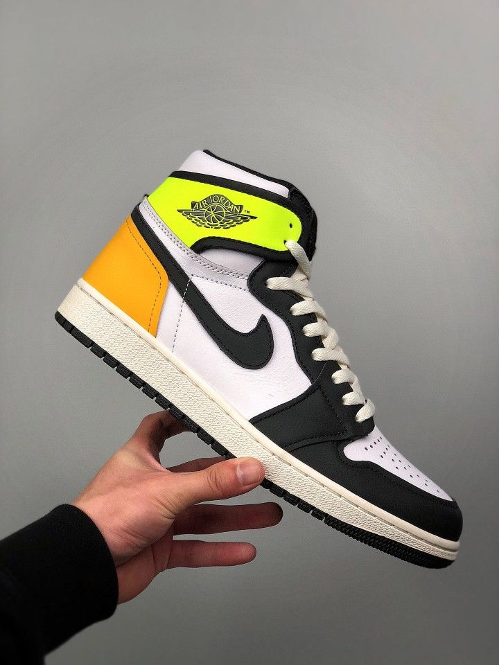 Air Jordan 1 Retro“Volt Gold”