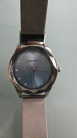 Women’s Stainless Silver Tone Stain ELLEN TRACY~Watch~Uniques Round Beveled Blue Face Edges~mesh Band Still working with battery